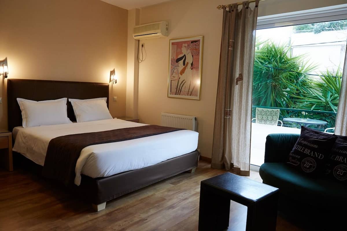 Apartment, 1 Bedroom | 1 bedroom, in-room safe, iron/ironing board, free cribs/infant beds