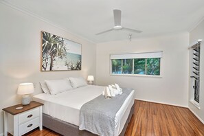 3 bedrooms, individually decorated, individually furnished - Arlington Apartments (Clifton Beach)