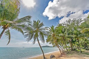 Beach nearby - Arlington Apartments (Clifton Beach)