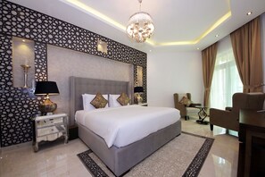 3 bedrooms, iron/ironing board, free cots/infant beds, rollaway beds - Piks Key - Al Nabat (Dubai)