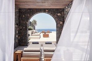 Terrace/patio - Canaves Epitome - Small Luxury Hotels of the World (Santorini)
