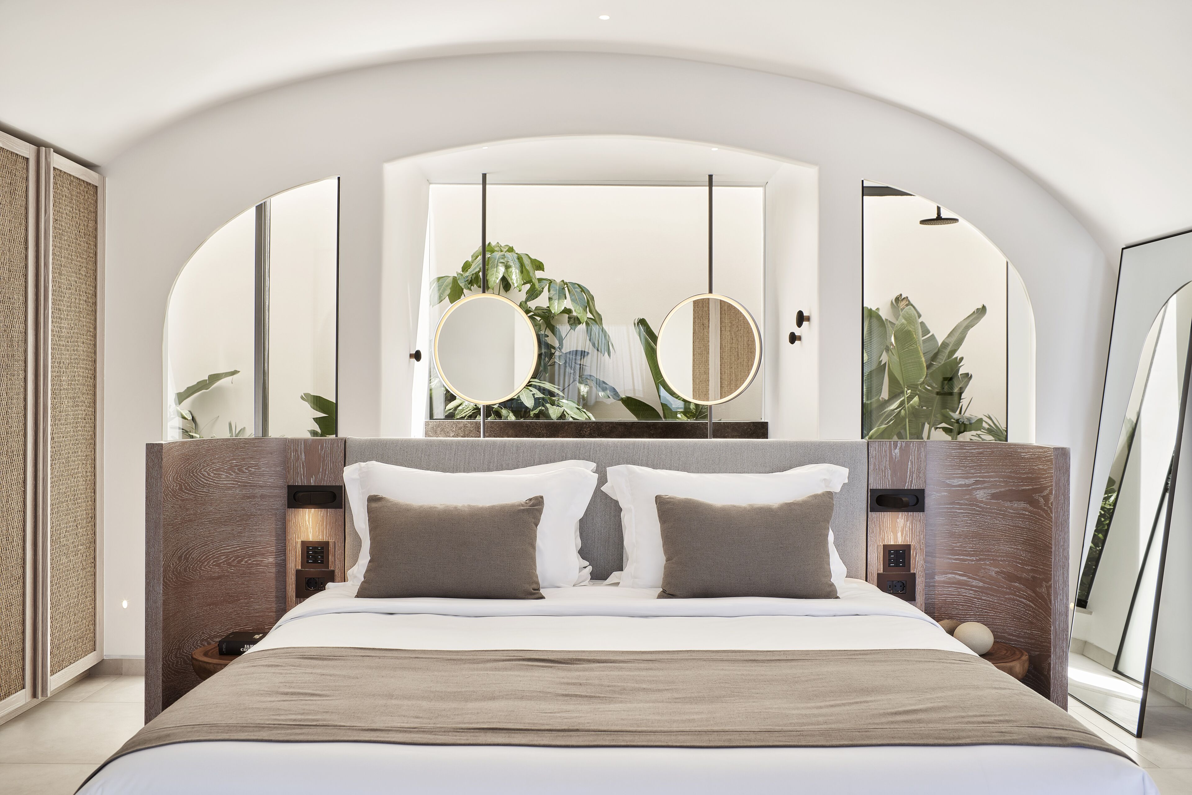 Inside Canaves Epitome - Small Luxury Hotels of the World Santorini (image 6)