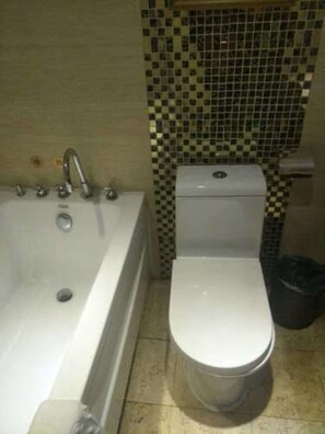 Free toiletries, hair dryer, bathrobes, slippers - Qinghai Huangzi Haoting Hotel (Xining)