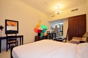 Studio | Iron/ironing board, free cribs/infant beds, travel crib, rollaway beds - Piks Key - Elite Residences 4 (Dubai)