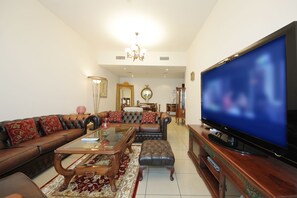 Appartement, 3 slaapkamers | Woonruimte | Een ledtelevisie