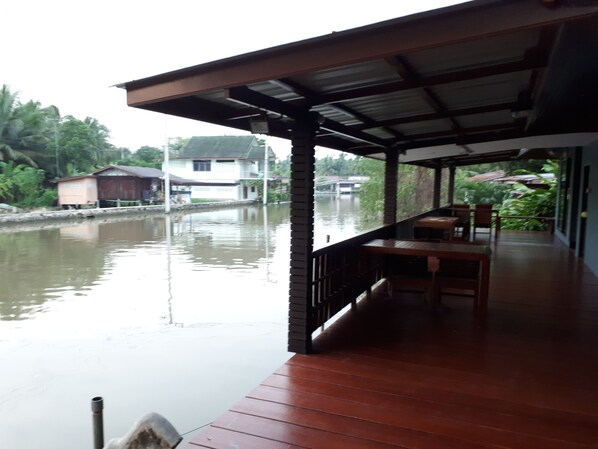 Standard Double Room with River View | Terrasse/Patio