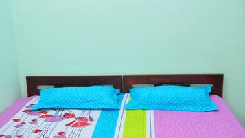 Minibar, desk, iron/ironing board, rollaway beds (free)