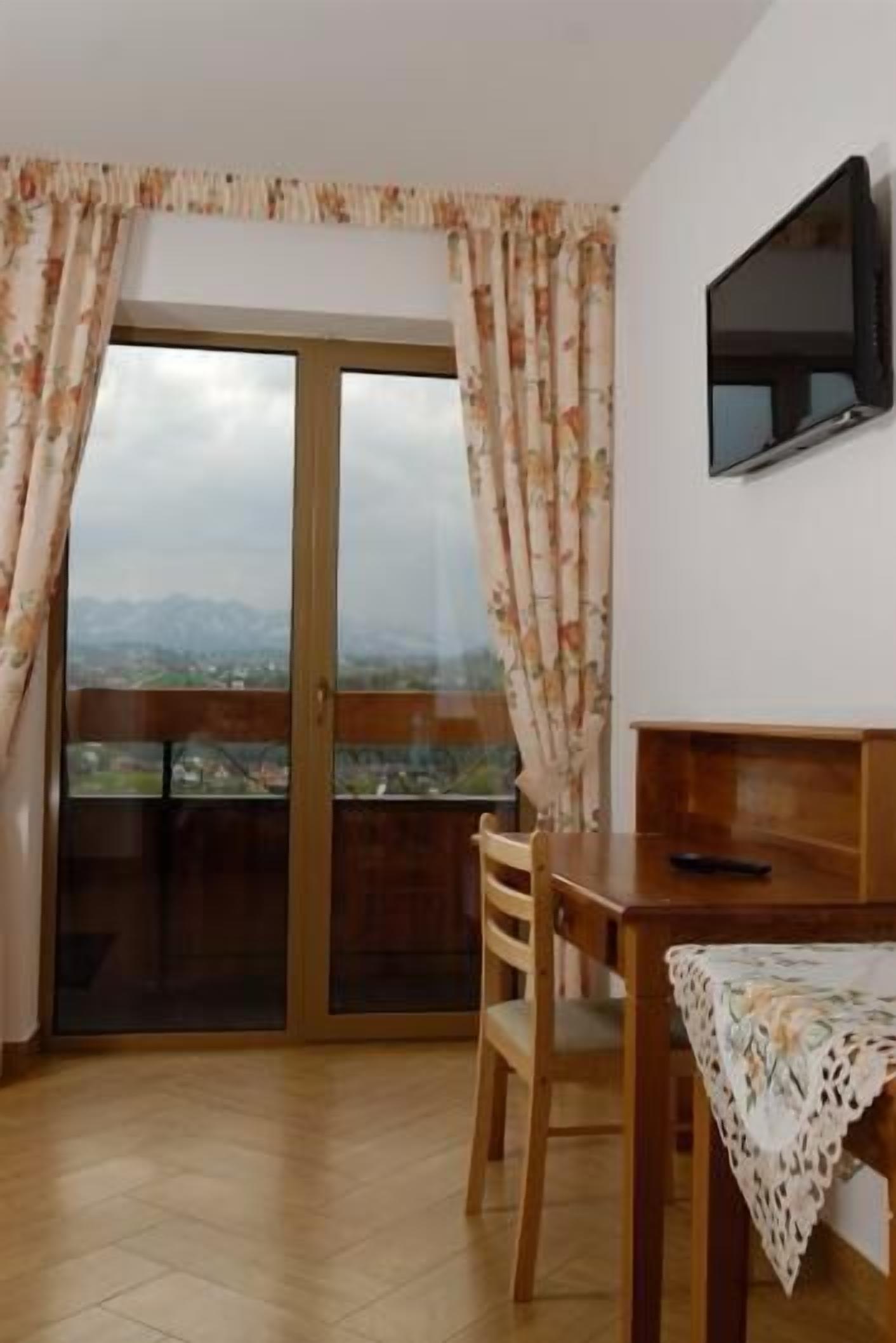 double room (extra bed) | desk, iron/ironing board, free wifi, bed sheets