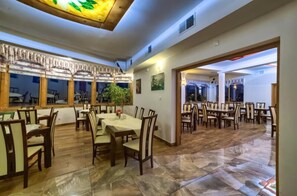 Breakfast and dinner served, local and international cuisine
