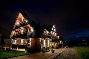 Front of property - evening/night - Montenero Resort & SPA (Bukowina Tatrzanska)