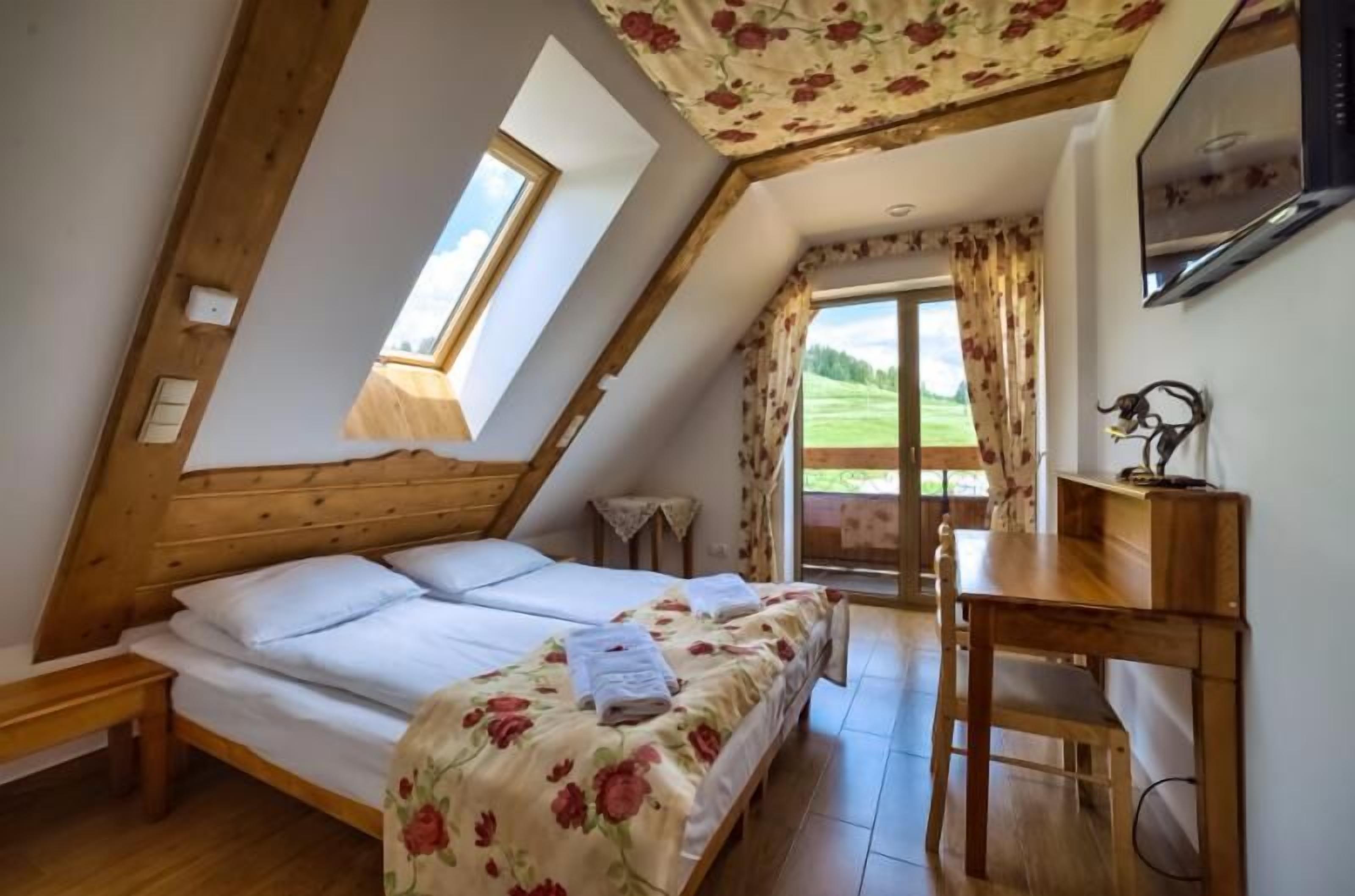 double room (extra bed) | desk, iron/ironing board, free wifi, bed sheets