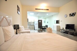 Iron/ironing board, free cots/infant beds, rollaway beds, free WiFi - Piks Key- Madison Residences (Dubai)
