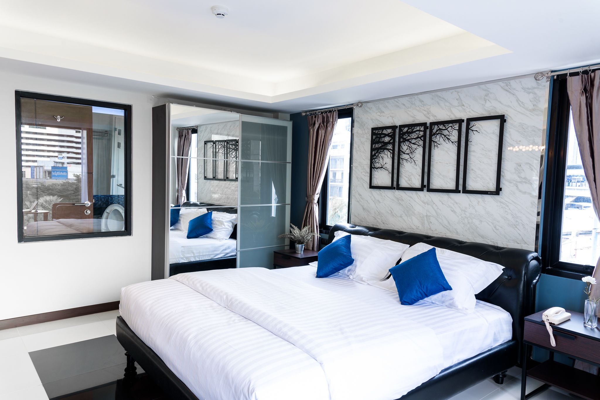 deluxe double room | minibar, in-room safe, free wifi, bed sheets