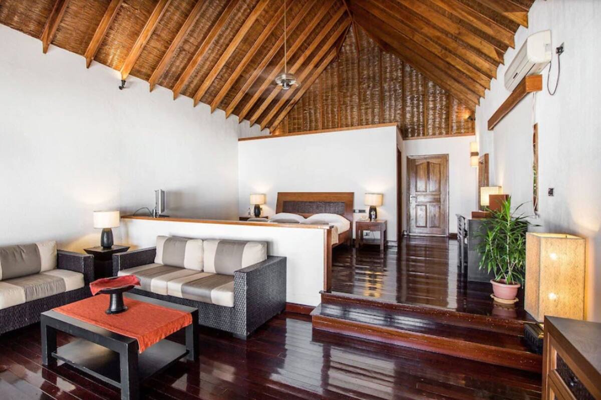 Superior Bungalow, 1 Queen Bed, Beach View