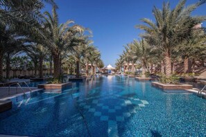 Outdoor pool - Piks Key - Grandeur Residences (Dubai)