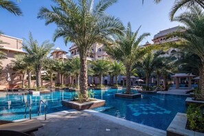 Outdoor pool - Piks Key - Grandeur Residences (Dubai)