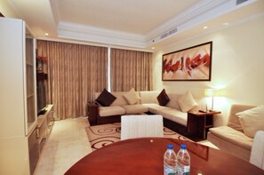 Apartment, 2 Schlafzimmer (No. A205) | Wohnzimmer | LED-Fernseher