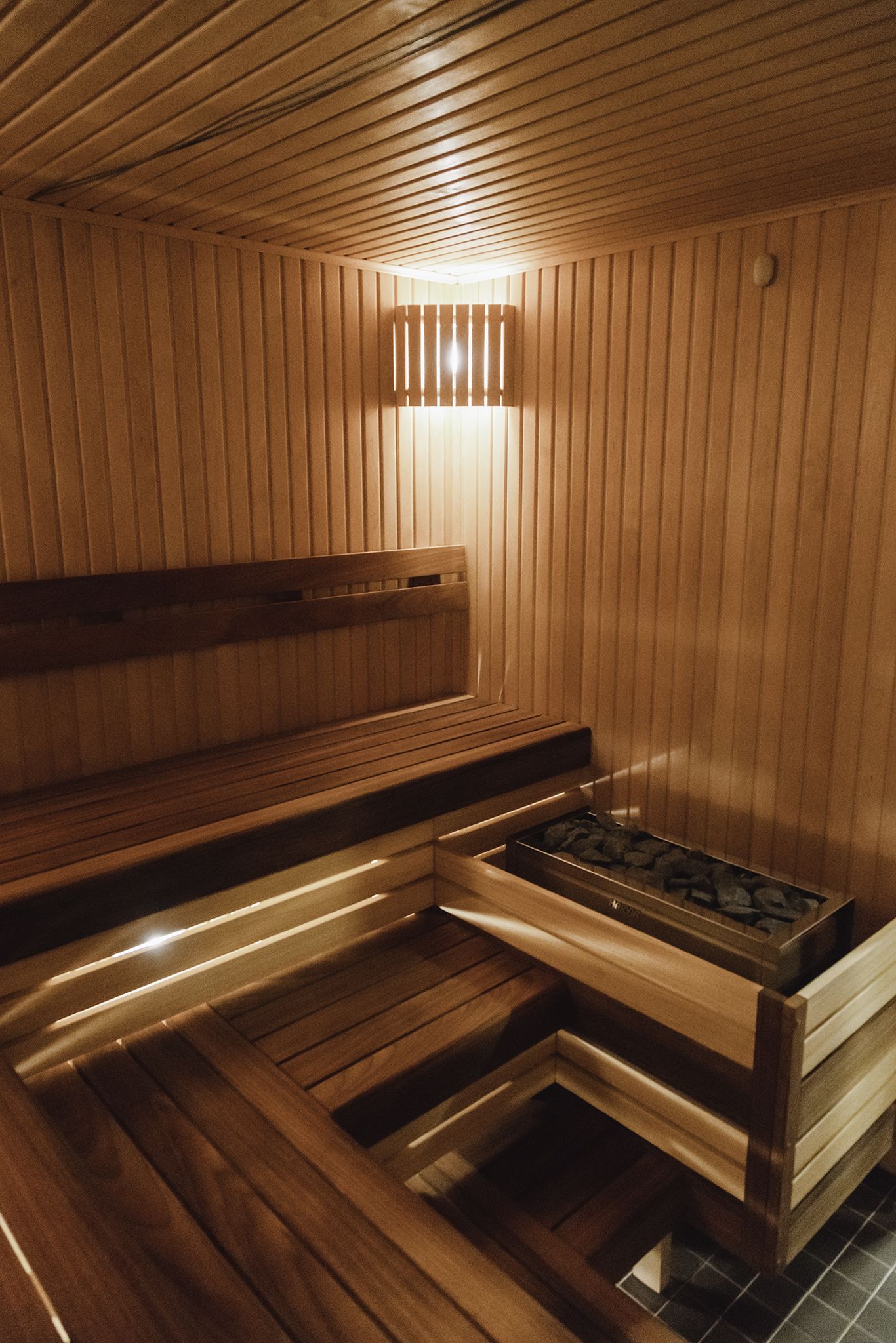 sauna, hot tub