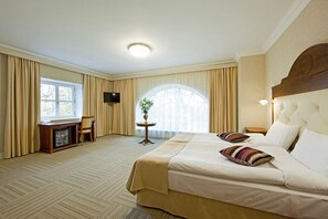 Premium bedding, minibar, in-room safe, desk - Skrunda Manor Hotel (Skrunda)