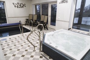 Sauna y tina de hidromasaje 