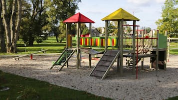 Außen-Kinderspielplatz