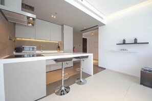 Frigorifero, microonde, forno, bollitore elettrico