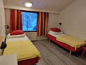 Shared Dormitory, 2 Twin Beds | Free WiFi, bed sheets - Kuerkievari KuerHostel (Kolari)