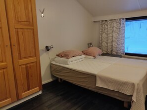 Shared Dormitory, 2 Twin Beds | Free WiFi, bed sheets