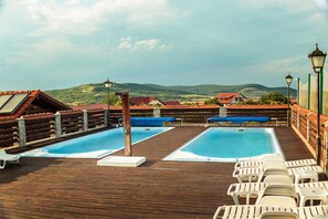 2 outdoor pools - Conacul Maria Theresa (Orlat)