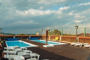 Outdoor pool - Conacul Maria Theresa (Orlat)