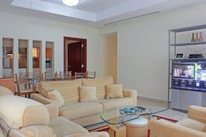 LED TV - Piks Key - Rigga Al Buteen (Dubai)