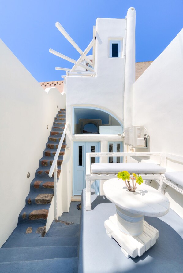 Villa, Balcony, Sea View | Interior entrance