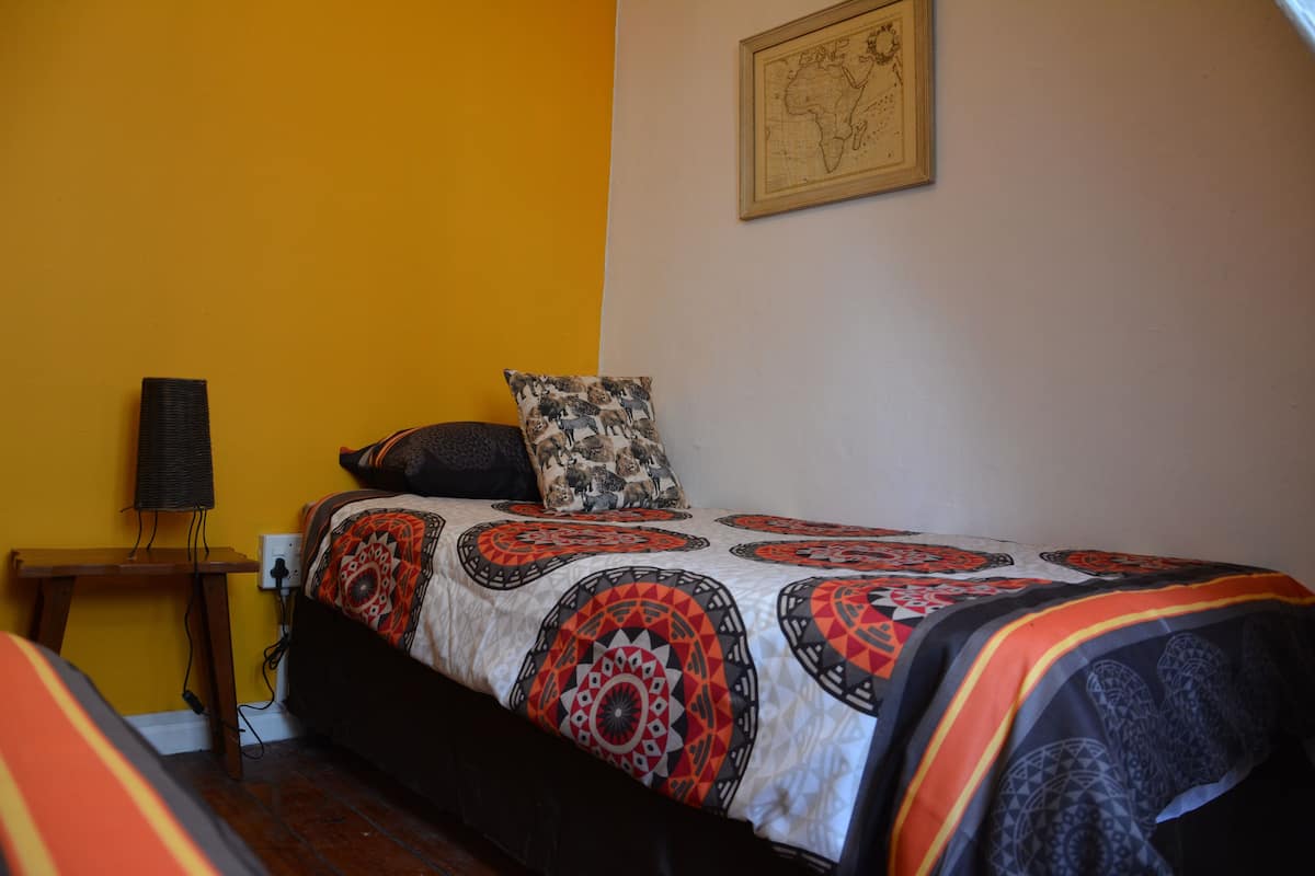 Twin Room | In-room safe, free WiFi, bed sheets