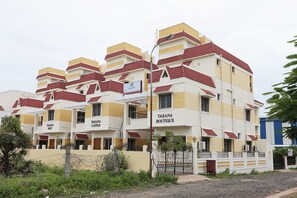 Vista frontal de la propiedad