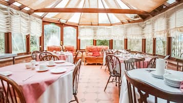 Daily continental breakfast (GBP 10 per person)