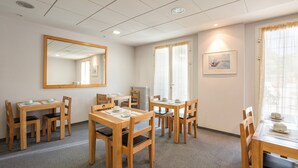 Tägliches Frühstücksbuffet gegen Gebühr