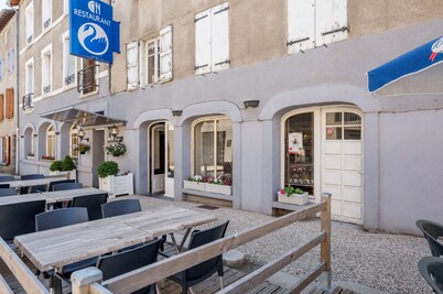 Logis Hôtel Le Cygne