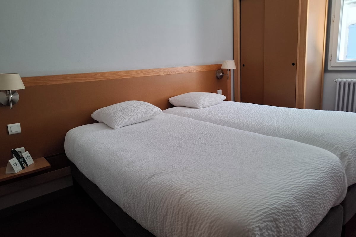 Desk, free WiFi, bed sheets