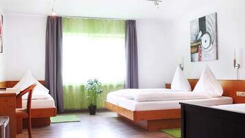 Phòng 4 | Minibar, bàn, truy cập Internet không dây miễn phí, bộ trải giường