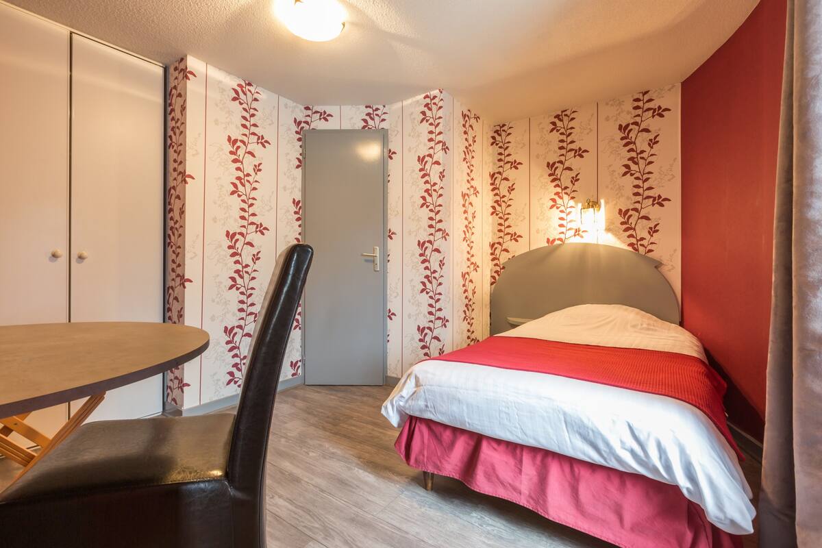 Standard Single Room | Soundproofing, WiFi (free), bed sheets
