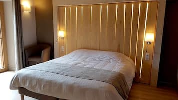 Superior Double Room, Balcony | Soundproofing, free WiFi, bed sheets
