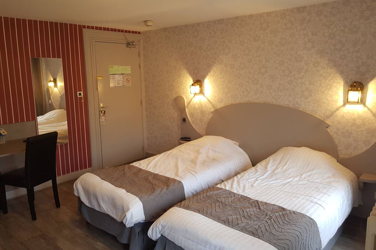 Standard Twin Room | Soundproofing, WiFi (free), bed sheets