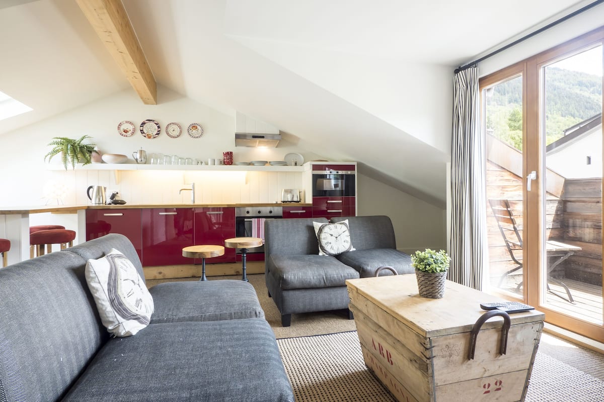 Apartment (Clock Tower) | Living area | Flat-screen TV, iPod dock