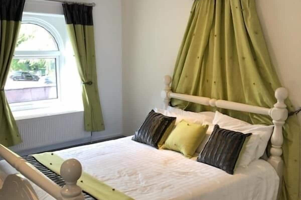 2 habitaciones, decoración personalizada y muebles diferentes