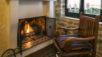 Double Room | Living area | 22-inch flat-screen TV with digital channels, TV, fireplace