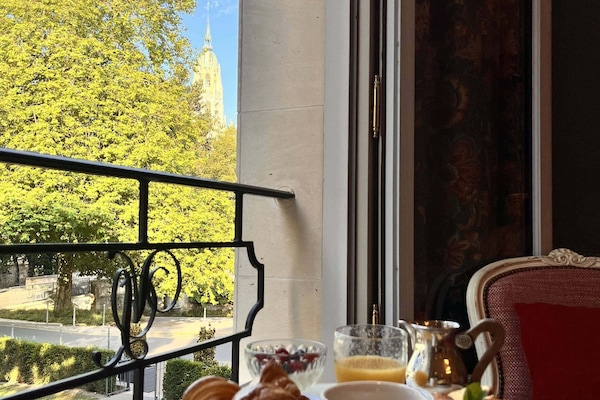 Deluxe Room | Premium bedding, free minibar, in-room safe, individually decorated