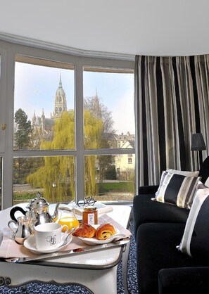 Suíte presidencial, 2 quartos, acessível | Roupas de cama premium, frigobar (abastecido com itens grátis)