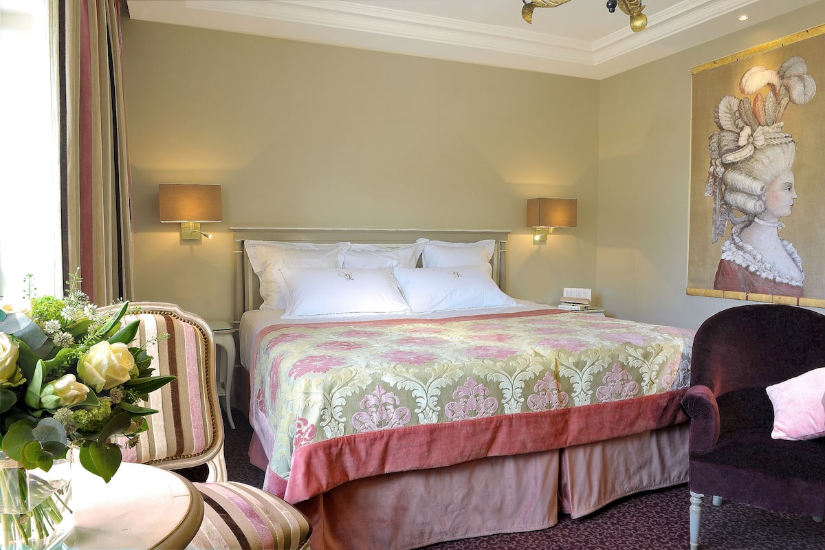 Luxe beddengoed, een gratis minibar, een kluis op de kamer