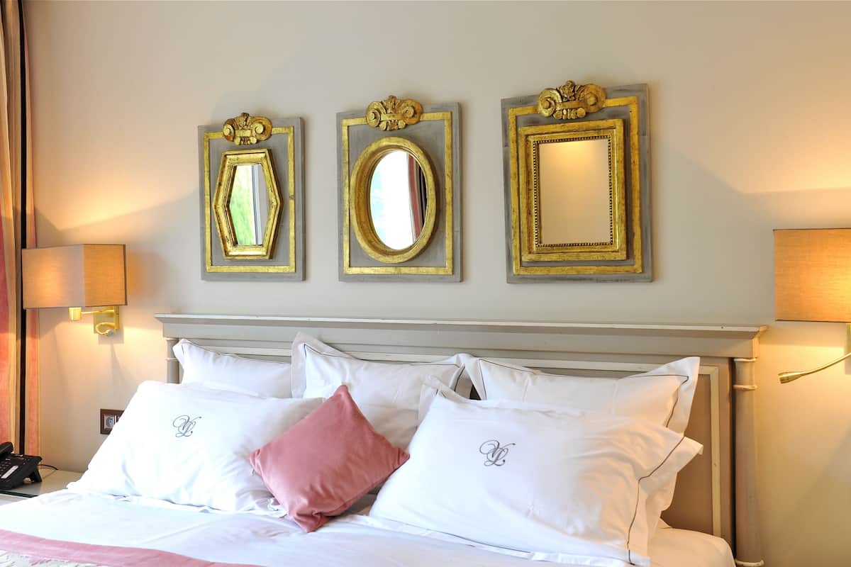 Luxe beddengoed, een gratis minibar, een kluis op de kamer