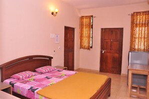 Standard Room, Smoking | Desk, iron/ironing board, rollaway beds, free WiFi - Anjuna Blue Resort (Anjuna)